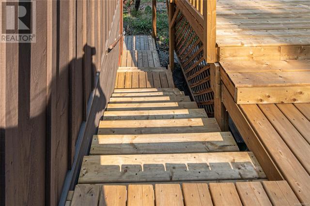 stairway to lower level deck | Image 65