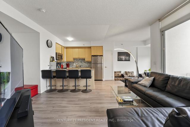 502 - 12 Woodstream Blvd, Condo with 1 bedrooms, 1 bathrooms and 1 parking in Vaughan ON | Image 2