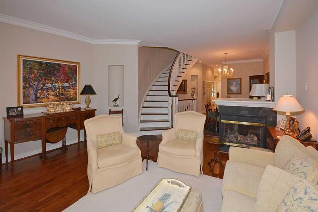 94 Pleasant Blvd, Townhouse with 3 bedrooms, 3 bathrooms and 2 parking in Toronto ON | Image 4