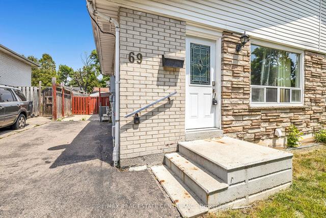 69 Newstead Cres, House semidetached with 3 bedrooms, 2 bathrooms and 3 parking in Brampton ON | Image 26