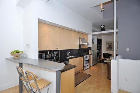 3 - 62 Claremont St, Condo with 2 bedrooms, 2 bathrooms and 1 parking in Toronto ON | Image 3