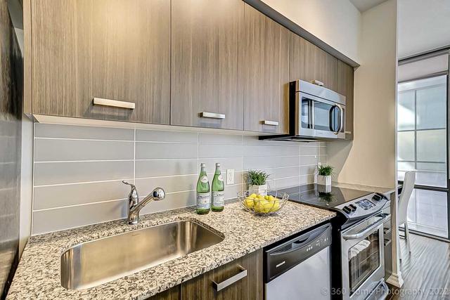 1102 - 832 Bay St, Condo with 2 bedrooms, 2 bathrooms and 1 parking in Toronto ON | Image 2