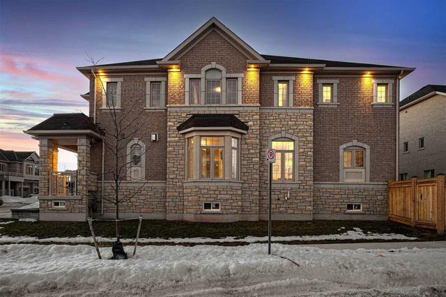 3041 Max Khan Blvd, House semidetached with 4 bedrooms, 3 bathrooms and 3 parking in Oakville ON | Image 1
