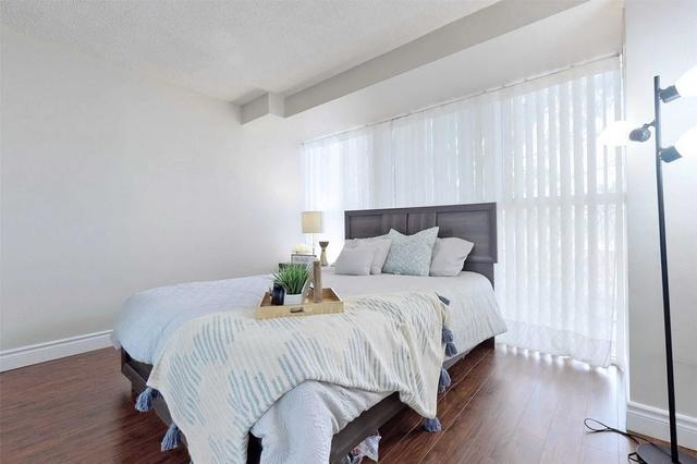 101 - 25 Trailwood Dr, Condo with 2 bedrooms, 2 bathrooms and 1 parking in Mississauga ON | Image 17