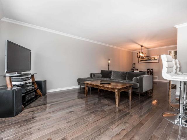 3646 Molly Ave, House semidetached with 3 bedrooms, 2 bathrooms and 4 parking in Mississauga ON | Image 3