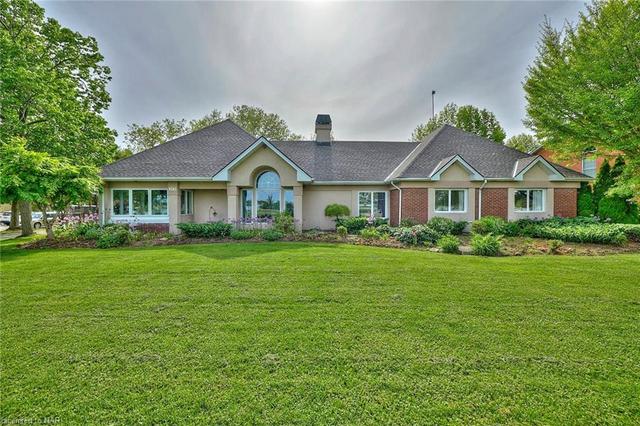 9285 Niagara Parkway, House detached with 5 bedrooms, 2 bathrooms and 10 parking in Niagara Falls ON | Image 1