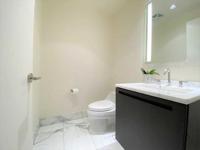 4109 - 180 University Ave, Condo with 2 bedrooms, 3 bathrooms and 1 parking in Toronto ON | Image 2