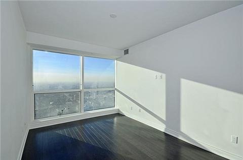 7114 - 388 Yonge St, Condo with 2 bedrooms, 2 bathrooms and 1 parking in Toronto ON | Image 8