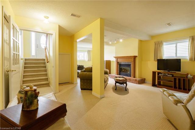 1501 Henley Crescent, House detached with 5 bedrooms, 2 bathrooms and 6 parking in Sarnia ON | Image 10