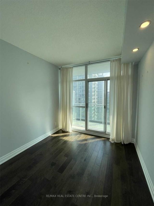 2209 - 223 Webb Dr, Condo with 2 bedrooms, 2 bathrooms and 1 parking in Mississauga ON | Image 4