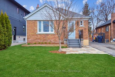 30 Monarchdale Ave, Toronto, ON, M6M2S7 | Card Image