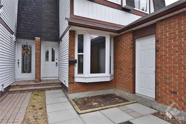 85 Exeter Drive, Home with 3 bedrooms, 2 bathrooms and 2 parking in Ottawa ON | Image 2