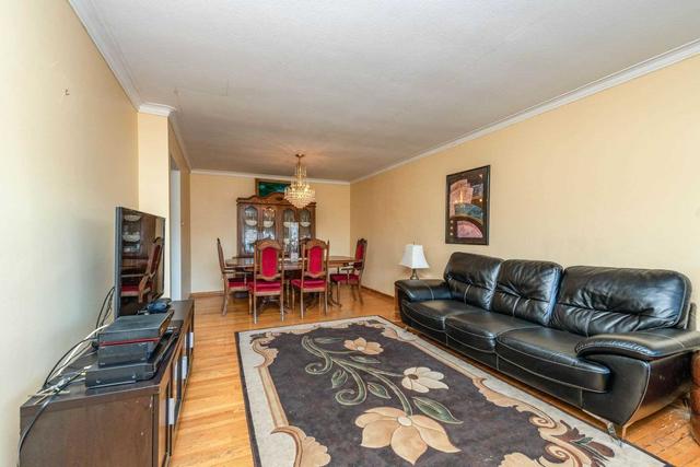 9 Songwood Dr S, House semidetached with 3 bedrooms, 2 bathrooms and 3 parking in Toronto ON | Image 32