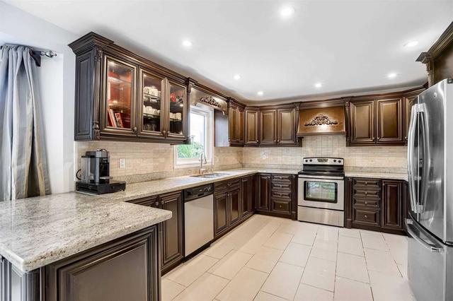9 Laberta Crt, House detached with 6 bedrooms, 5 bathrooms and 6 parking in Markham ON | Image 3