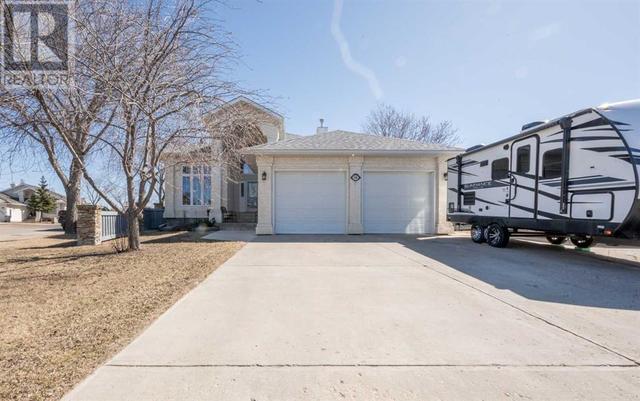 9101 Crystal Lake Drive, House detached with 4 bedrooms, 3 bathrooms and 5 parking in Grande Prairie AB | Image 1
