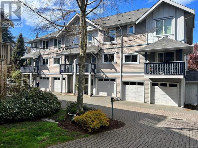 5 - 1405 Mallek Cres, House attached with 3 bedrooms, 3 bathrooms and 1 parking in Victoria BC | Image 1