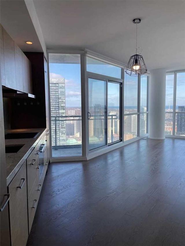 4712 - 45 Charles St E, Condo with 2 bedrooms, 2 bathrooms and 1 parking in Toronto ON | Image 1