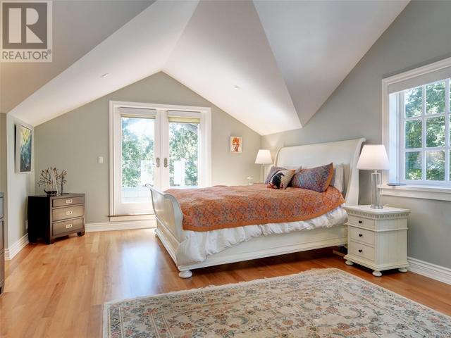 2937 Tudor Ave, House detached with 4 bedrooms, 5 bathrooms and 4 parking in Saanich BC | Image 13