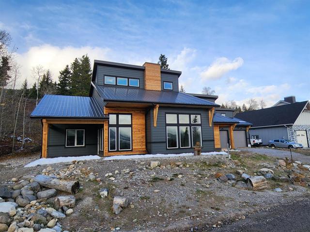 33 Kananaskis Court, House detached with 4 bedrooms, 3 bathrooms and 4 parking in Willow Creek No. 26 AB | Image 4