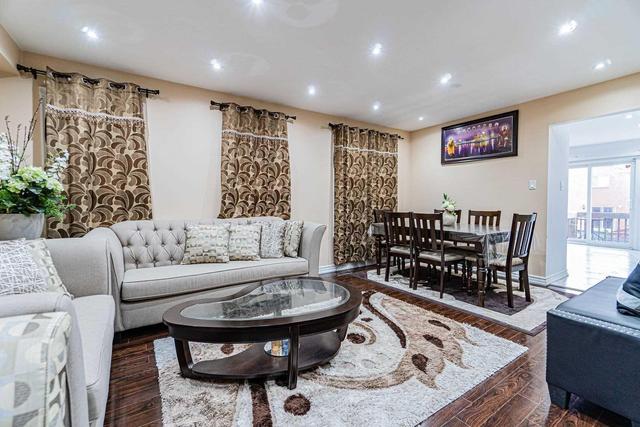 71 Ravenscliffe Crt, House detached with 4 bedrooms, 4 bathrooms and 4 parking in Brampton ON | Image 7