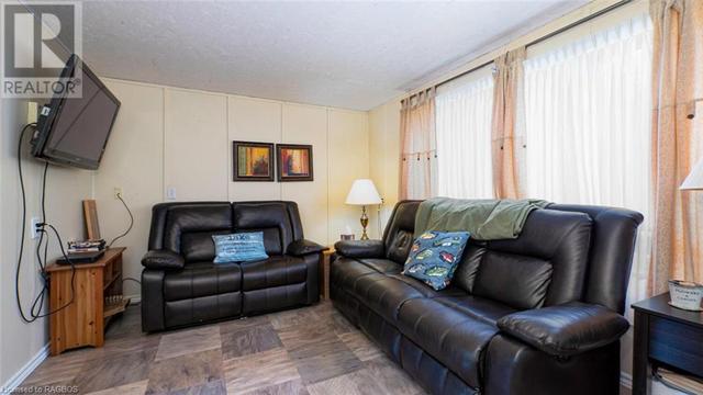 1223 2nd Avenue S, House detached with 3 bedrooms, 1 bathrooms and 4 parking in Saugeen 29 ON | Image 18