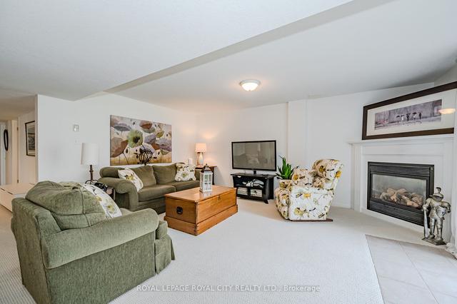 17 Milson Cres, House detached with 1 bedrooms, 3 bathrooms and 3 parking in Guelph ON | Image 16