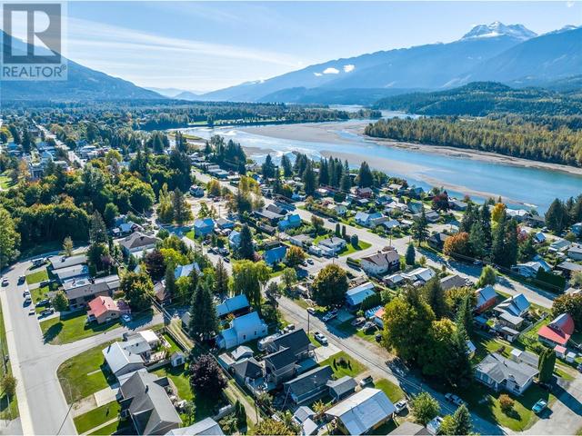 1406 Third Street W, House detached with 5 bedrooms, 4 bathrooms and 2 parking in Revelstoke BC | Image 38