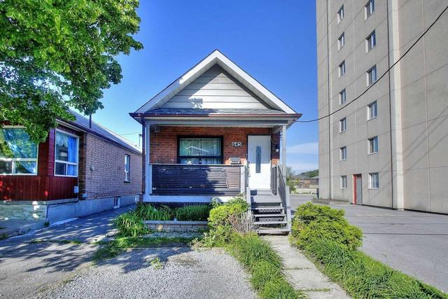 645 Northcliffe Blvd E, House detached with 2 bedrooms, 2 bathrooms and 1 parking in Toronto ON | Image 2