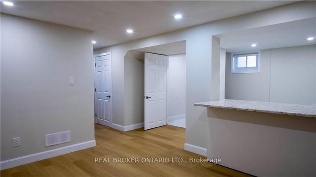 1245 Trafalgar St, House detached with 2 bedrooms, 2 bathrooms and 3 parking in London ON | Image 14