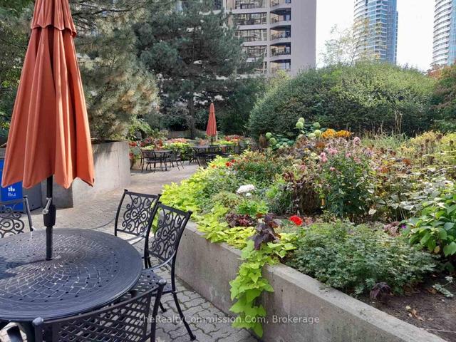 2037 - 33 Harbour Sq, Condo with 2 bedrooms, 2 bathrooms and 1 parking in Toronto ON | Image 19