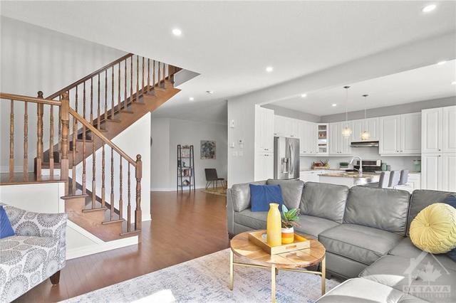 114 Maravista Drive, House detached with 4 bedrooms, 4 bathrooms and 4 parking in Ottawa ON | Image 3