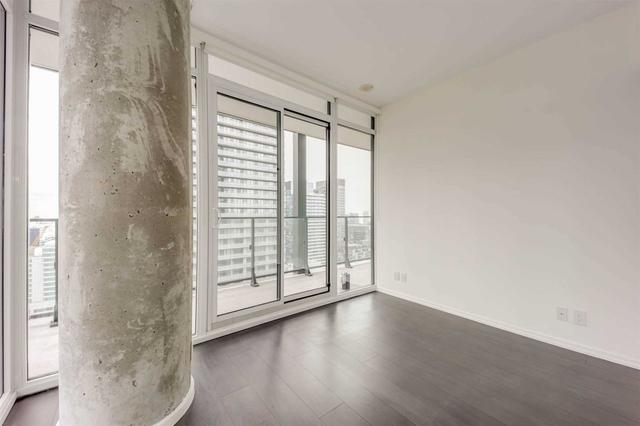 2509 - 125 Peter St, Condo with 2 bedrooms, 1 bathrooms and 1 parking in Toronto ON | Image 14