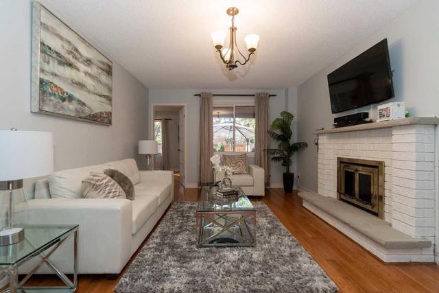 4100 Lastrada Hts, House detached with 3 bedrooms, 3 bathrooms and 2 parking in Mississauga ON | Image 2