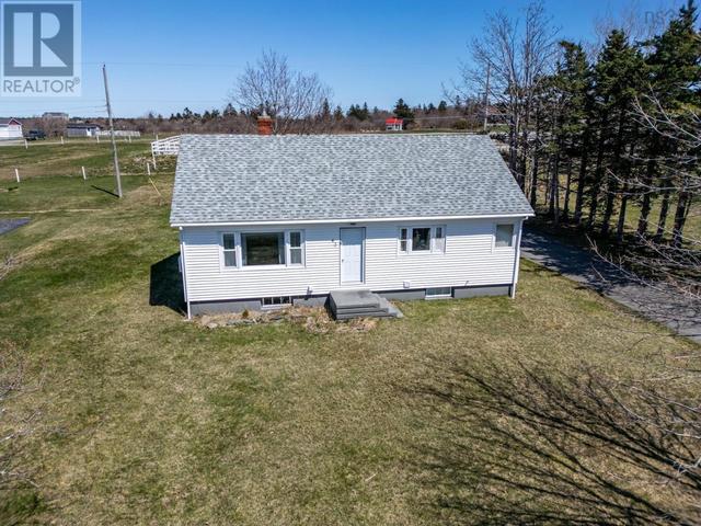 43 Belle Vue St, House detached with 5 bedrooms, 1 bathrooms and null parking in Clare NS | Image 1