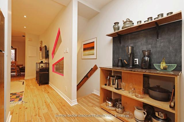 27 Heintzman St, House attached with 3 bedrooms, 3 bathrooms and 1 parking in Toronto ON | Image 5