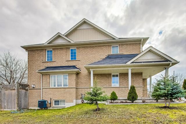 60 Mcmann Cres, House attached with 3 bedrooms, 3 bathrooms and 3 parking in Clarington ON | Image 35