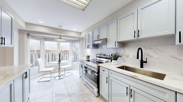 140 Belinda Sq, House detached with 4 bedrooms, 5 bathrooms and 6 parking in Toronto ON | Image 4