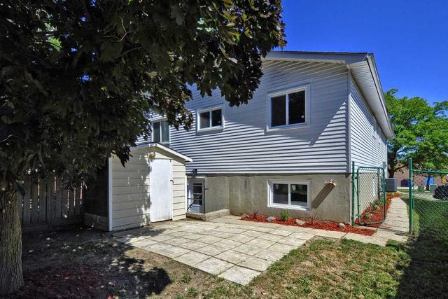 a - 252 Northlake Dr, House semidetached with 3 bedrooms, 2 bathrooms and 3 parking in Waterloo ON | Image 10