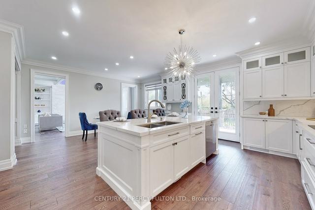 273 Cornelius Pkwy, House detached with 4 bedrooms, 5 bathrooms and 8 parking in Toronto ON | Image 4