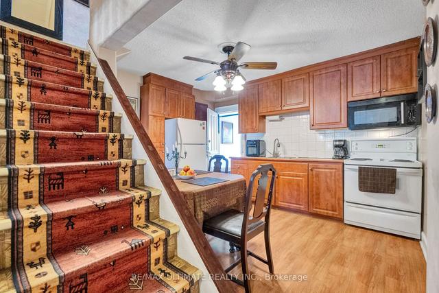 39 Hatherley Rd, House detached with 2 bedrooms, 1 bathrooms and 1 parking in Toronto ON | Image 9