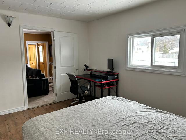 169 Peel St, House detached with 2 bedrooms, 1 bathrooms and 2 parking in Collingwood ON | Image 2