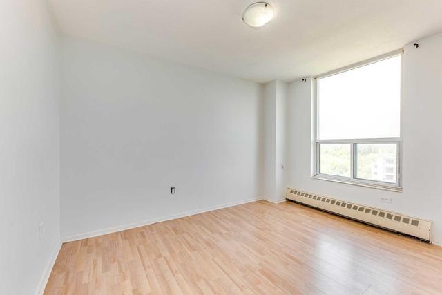 1108 - 3120 Kirwin Ave, Condo with 3 bedrooms, 2 bathrooms and 1 parking in Mississauga ON | Image 10