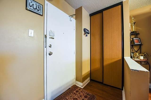 201 - 17 Knightsbridge Rd, Condo with 3 bedrooms, 2 bathrooms and 1 parking in Brampton ON | Image 3