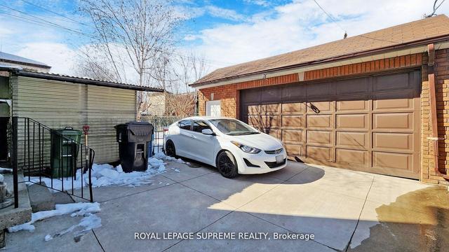 4 Burnfield Ave, House detached with 5 bedrooms, 3 bathrooms and 4 parking in Toronto ON | Image 22