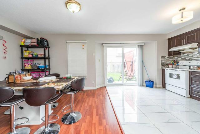 8 Woodside Crt, House detached with 3 bedrooms, 4 bathrooms and 3 parking in Brampton ON | Image 5