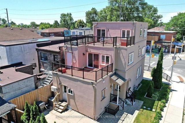 61 Scarlett Rd, House detached with 5 bedrooms, 6 bathrooms and 3 parking in Toronto ON | Image 1
