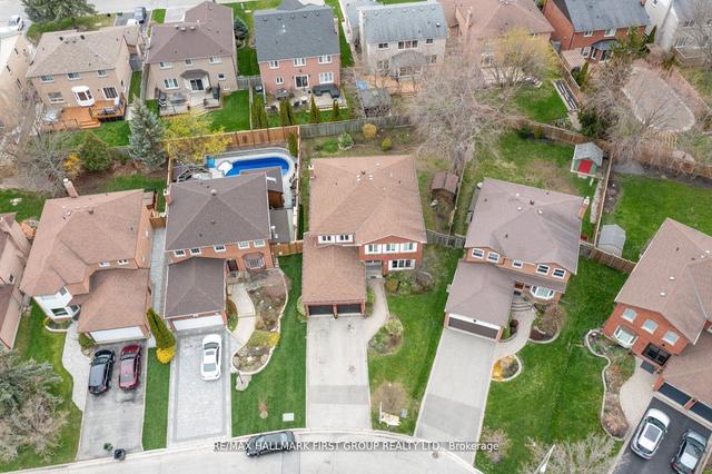 8 Bowes Garden Crt, House detached with 5 bedrooms, 4 bathrooms and 6 parking in Toronto ON | Image 29