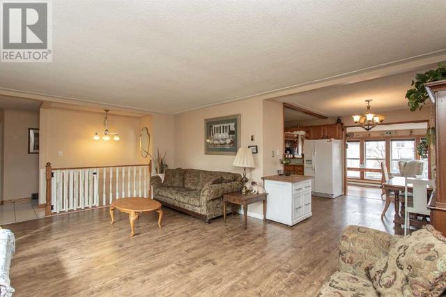4302 Grandview Boulevard, House detached with 5 bedrooms, 2 bathrooms and 4 parking in Red Deer AB | Image 4