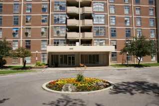 404 - 345 Driftwood Ave, Condo with 2 bedrooms, 1 bathrooms and 1 parking in Toronto ON | Image 2