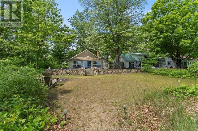 17520 Lakeshore Road, House detached with 2 bedrooms, 1 bathrooms and null parking in Chatham Kent ON | Image 33